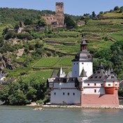 Smukke middelalder borge og byer langs Rhinen