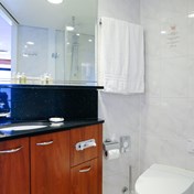 Bad og toilet hoveddæk og panorama dæk.